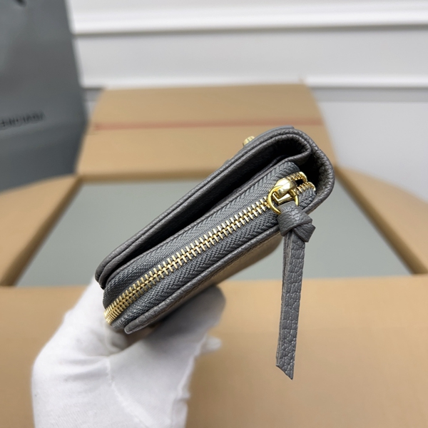 超激安ブランド財布偽物背面デザイン